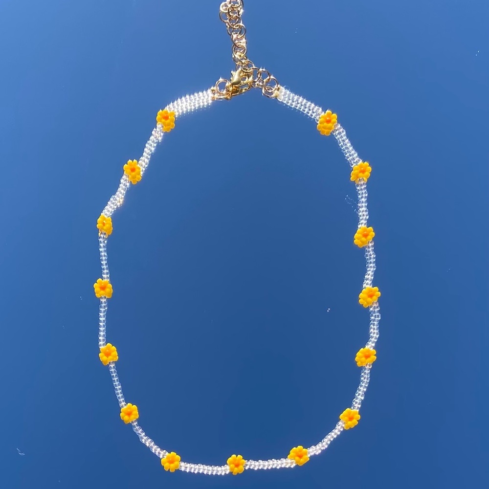 Yellow daisy chain necklace